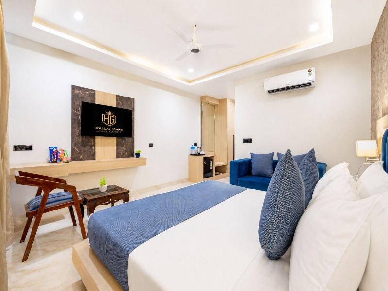 Hotel Holiday Grand Near Expo Mart image