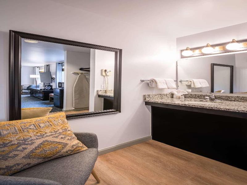 Riverhouse by Weekender image