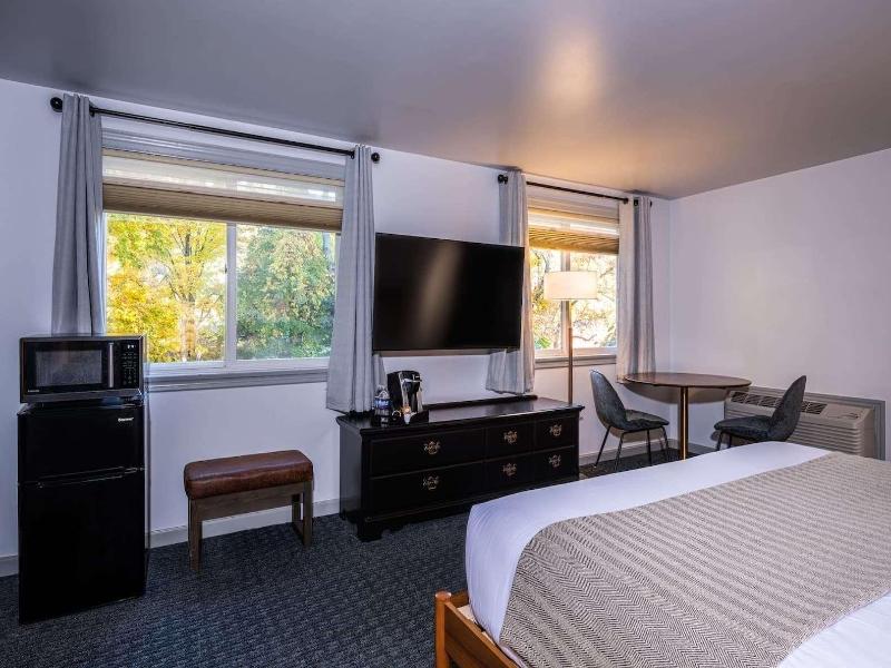 Riverhouse by Weekender image