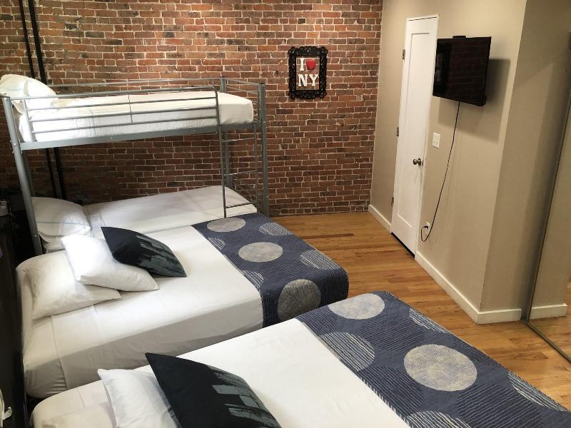 Studios Midtown Manhattan image