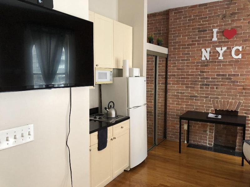 Studios Midtown Manhattan image