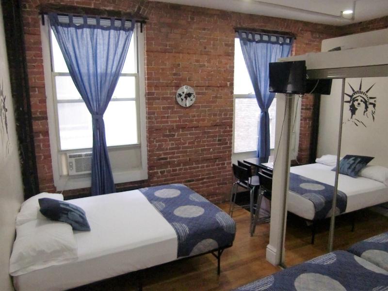 Studios Midtown Manhattan image