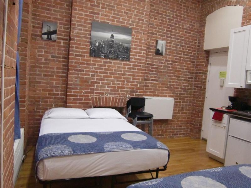 Studios Midtown Manhattan image