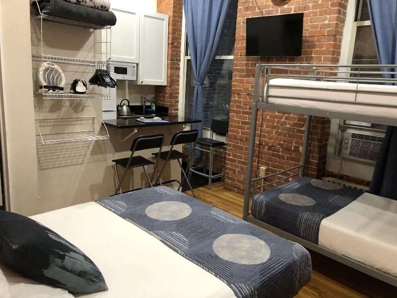 Studios Midtown Manhattan image