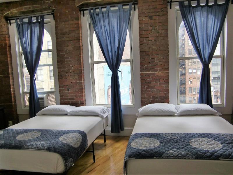 Studios Midtown Manhattan image