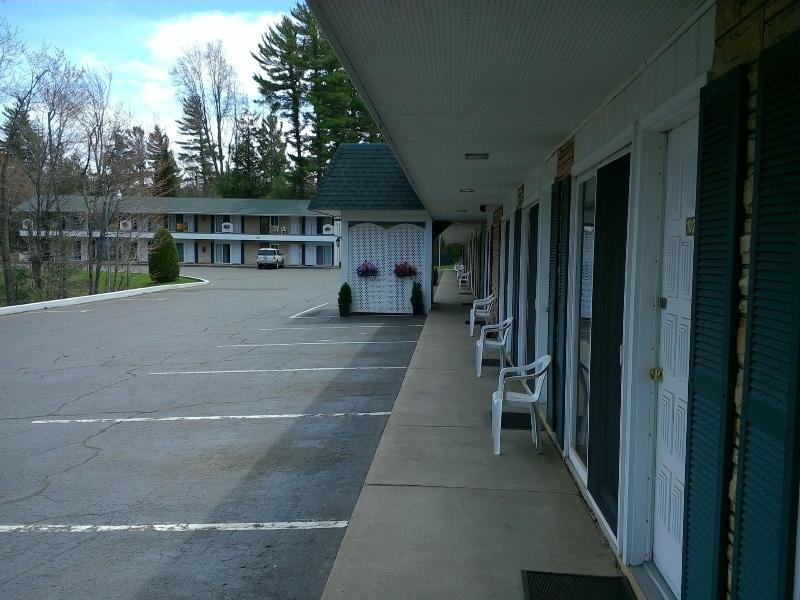 Brentwood Motor Inn image