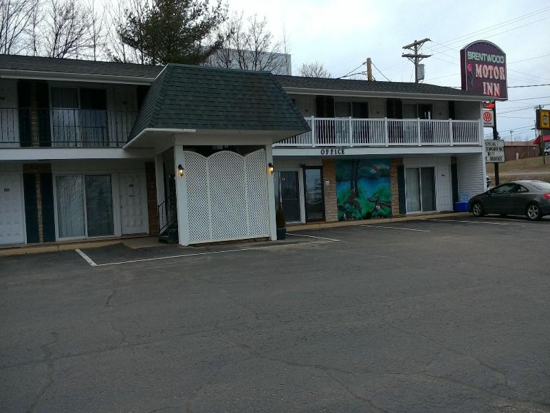 Brentwood Motor Inn image
