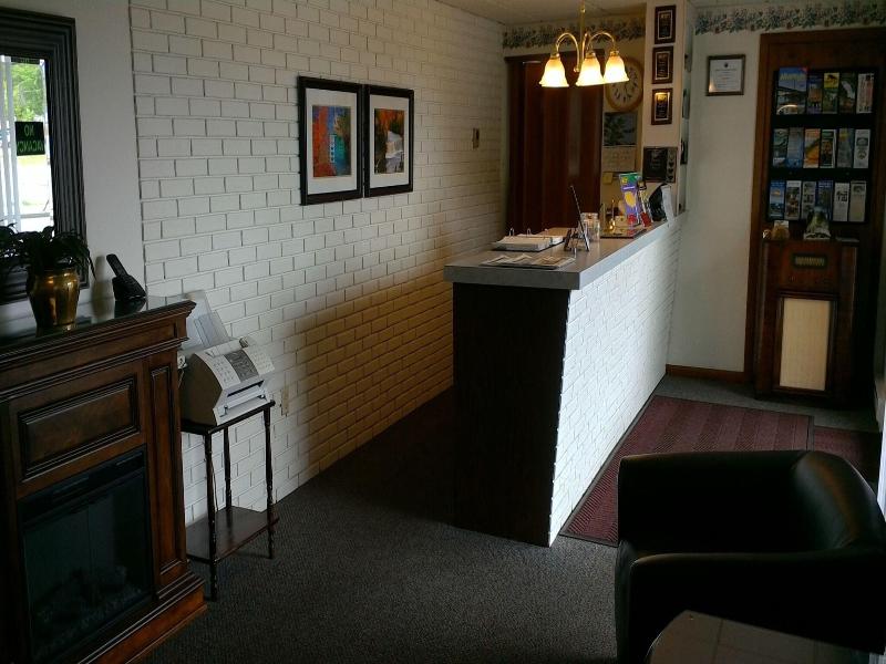 Brentwood Motor Inn image