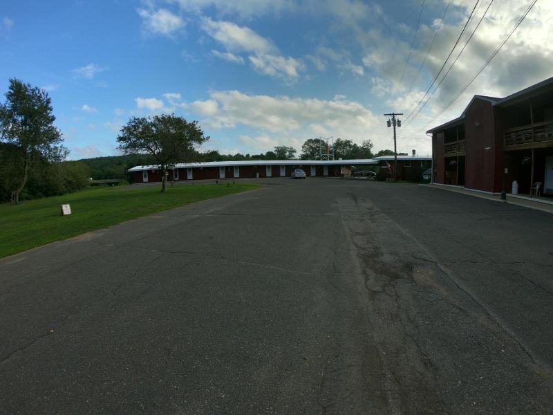 Copper Lantern Motor Lodge image