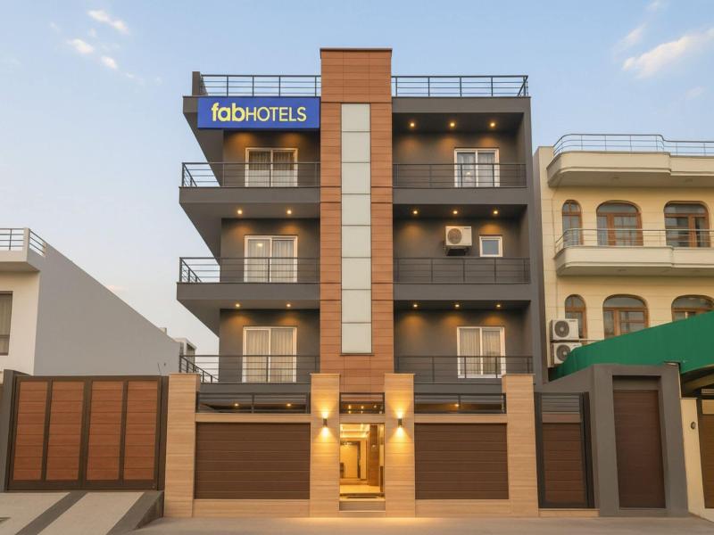 Fabhotel F9 H Block Sector 51 image
