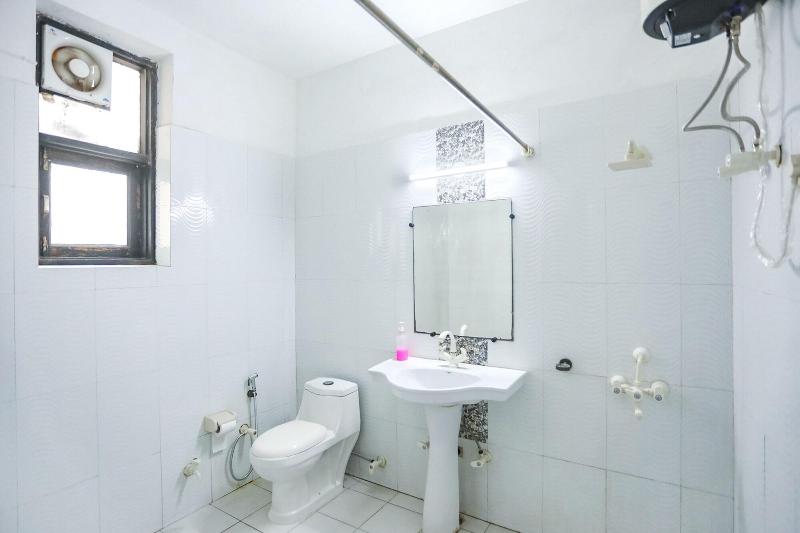 Fabhotel F9 H Block Sector 51 image