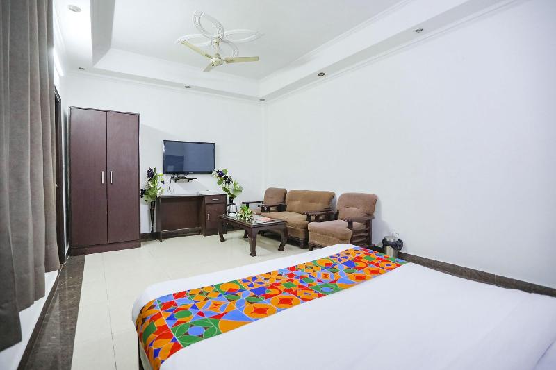Fabhotel F9 H Block Sector 51 image