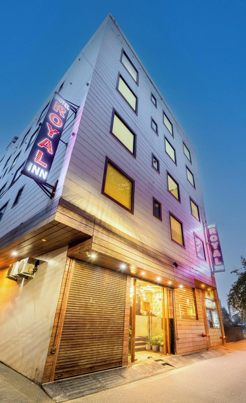 Hotel Royal Inn Igi image