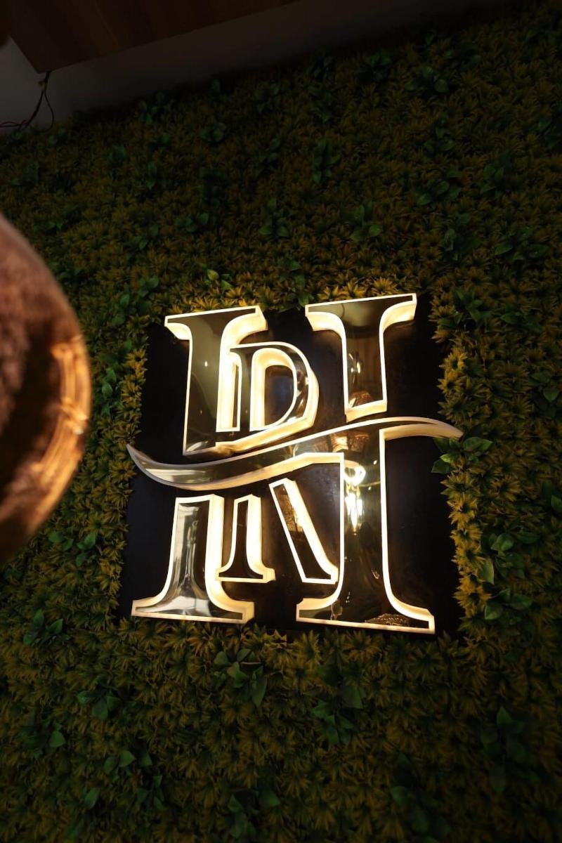 Hotel Royal Inn Igi image