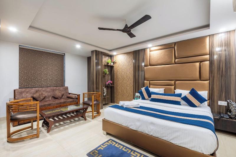 Hotel Royal Inn Igi image