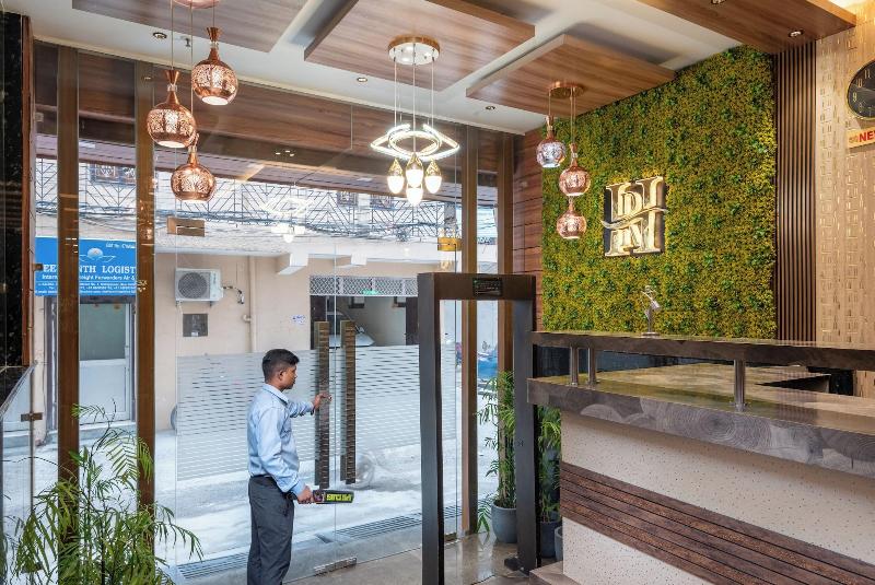 Hotel Royal Inn Igi image