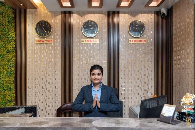 Hotel Royal Inn Igi image
