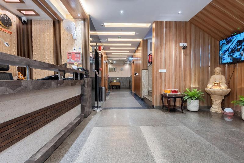 Hotel Royal Inn Igi image