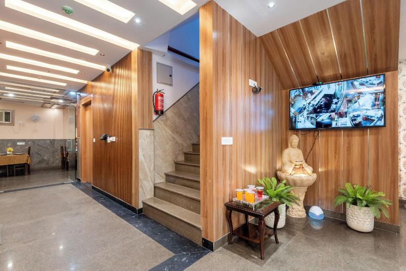 Hotel Royal Inn Igi image