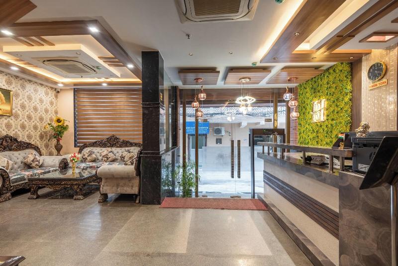 Hotel Royal Inn Igi image