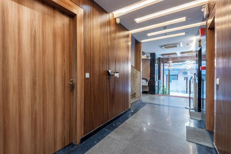 Hotel Royal Inn Igi image