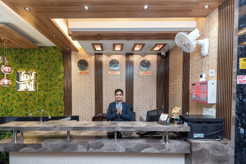 Hotel Royal Inn Igi image