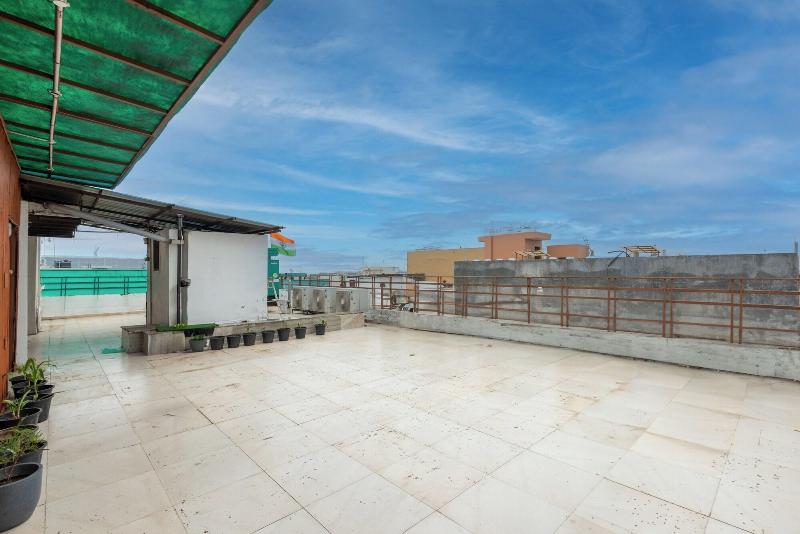 Hotel Royal Inn Igi image