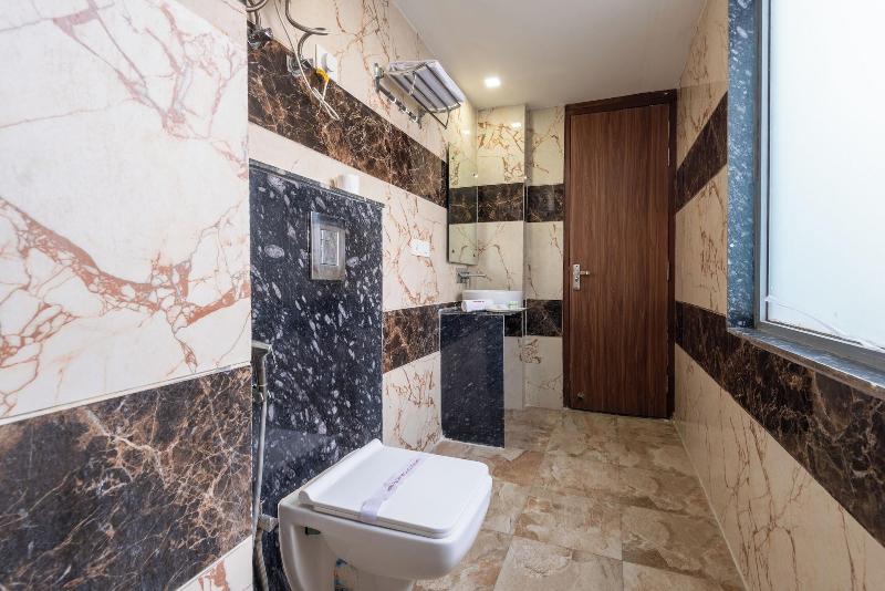 Hotel Royal Inn Igi image