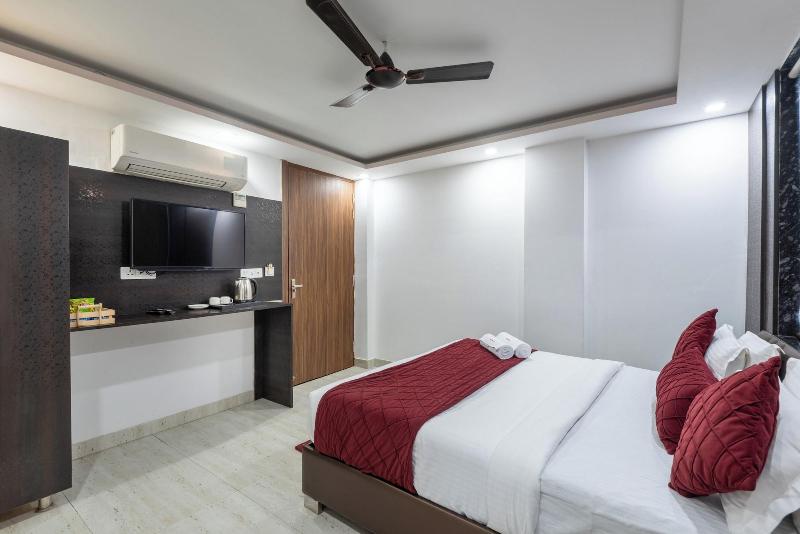 Hotel Royal Inn Igi image
