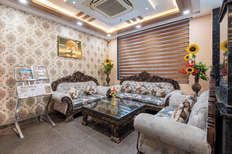 Hotel Royal Inn Igi image