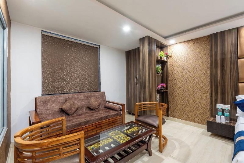 Hotel Royal Inn Igi image