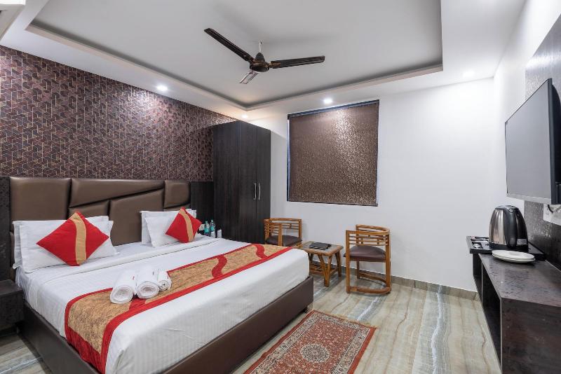 Hotel Royal Inn Igi image