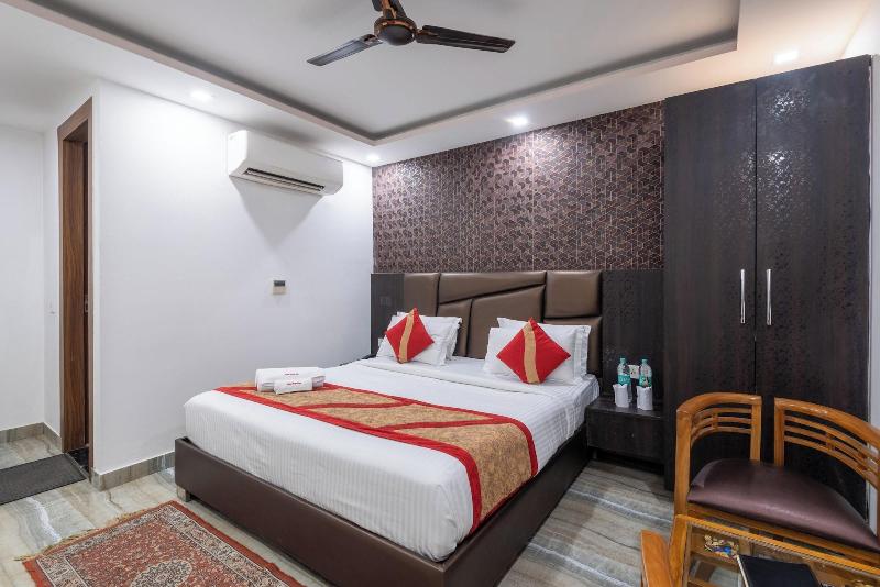Hotel Royal Inn Igi image