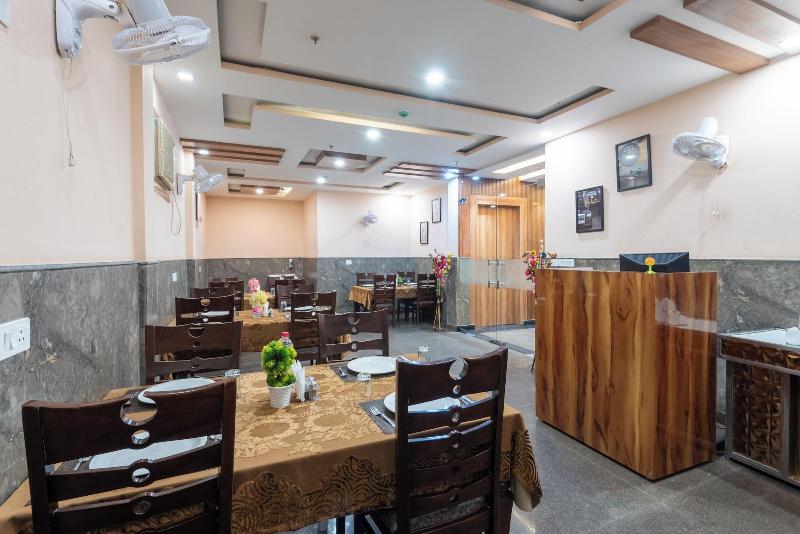 Hotel Royal Inn Igi image