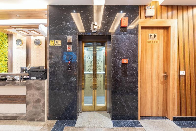 Hotel Royal Inn Igi image
