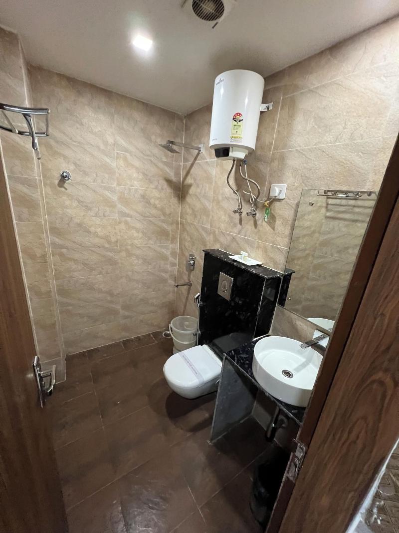 Hotel Royal Inn Igi image