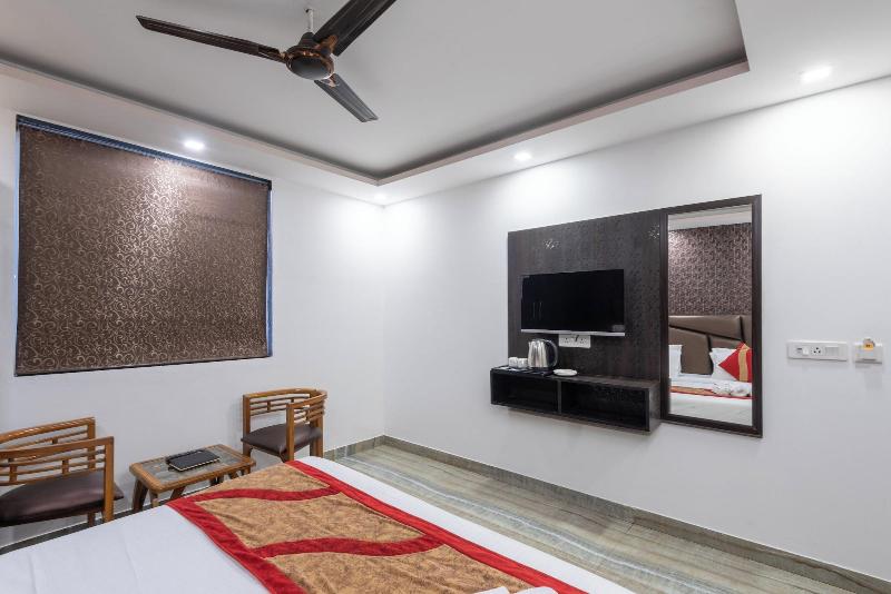 Hotel Royal Inn Igi image