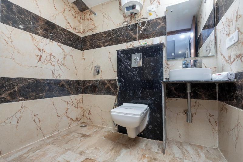Hotel Royal Inn Igi image