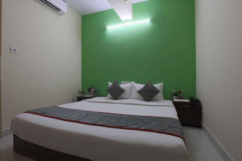 Green Tree Hotel image