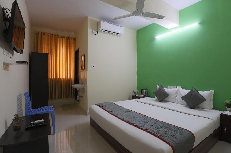 Green Tree Hotel image