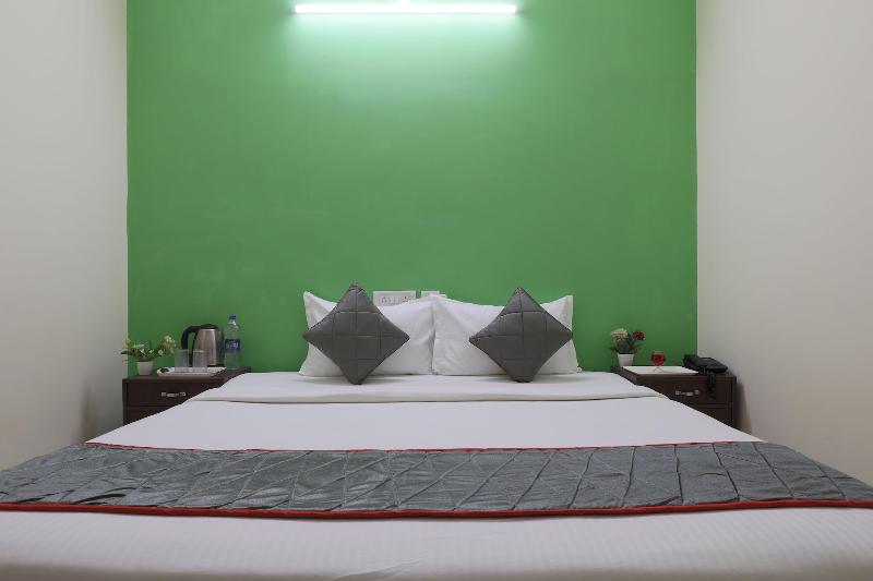 Green Tree Hotel image