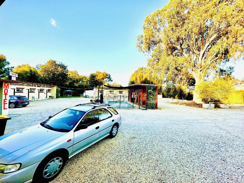 Auto Lodge Motor Inn image