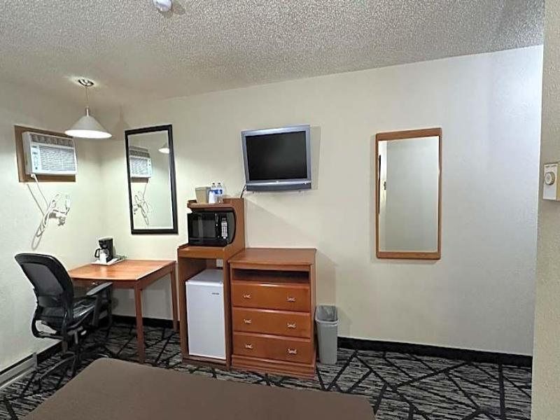 Woodland Inn Suites image 2