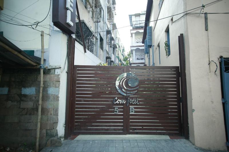 Hotel Comfotel — exterior view