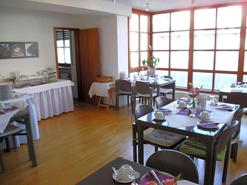 Hotel Zum Brunnen image