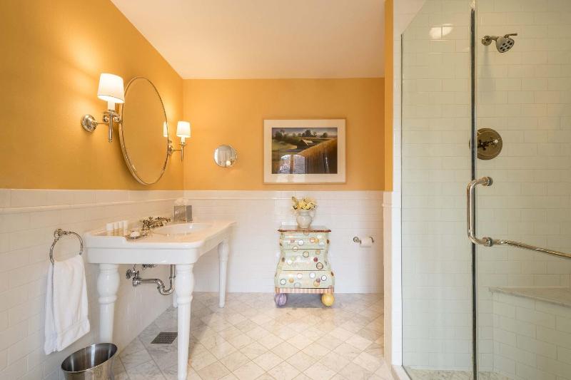 Inns Of Aurora Resort Spa image