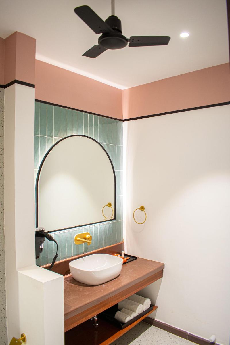 Casa Blanca Lakecity image