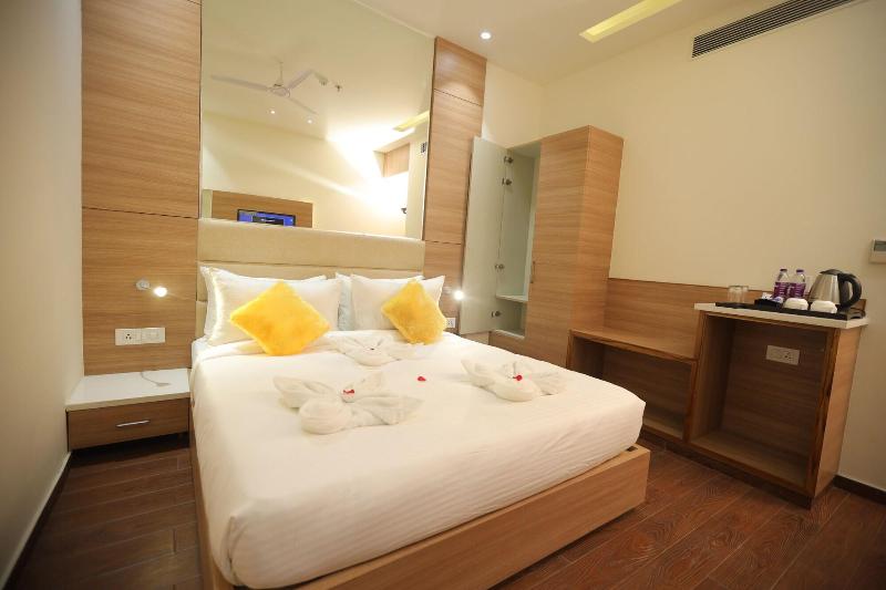 Treehouse London Street Amritsar — exterior view