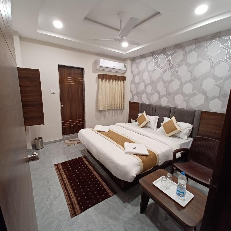 Hotel Leela Palace image