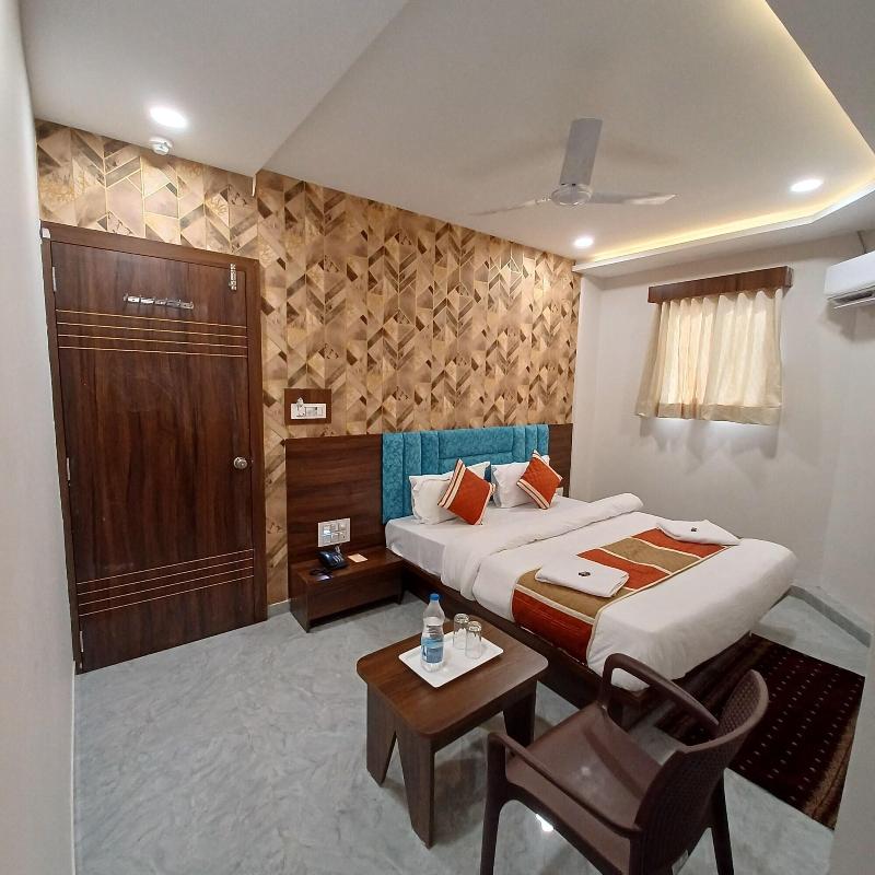 Hotel Leela Palace image